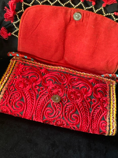 Boho Umhängetasche aus Indien mit Stickerei, Muscheln & Perlen – Handverlesener Ethno Shopper
