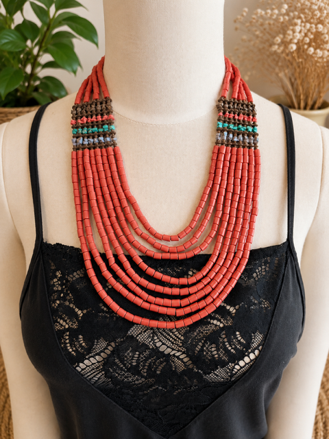 Mehrreihige Statement-Kette aus Indien in Korallrot mit Räucherstäbchen aus der Kollektion With Love from India