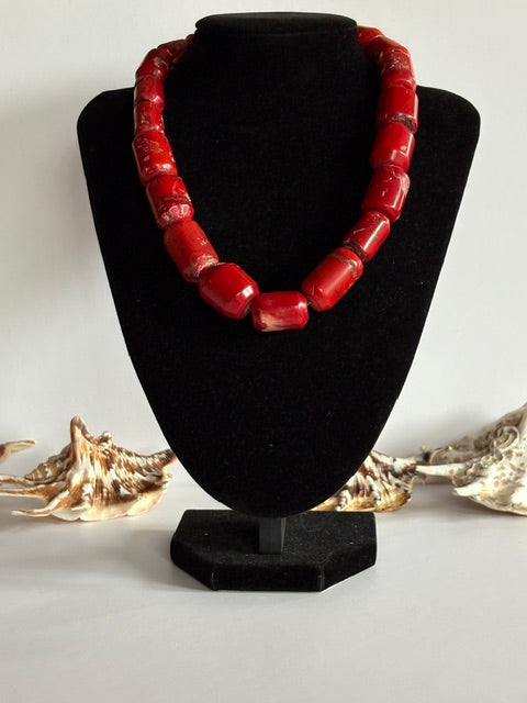 Kurze rote Statement-Korallenkette mit 42 cm Länge