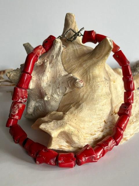 Kurze rote Statement-Korallenkette mit 41 cm Länge