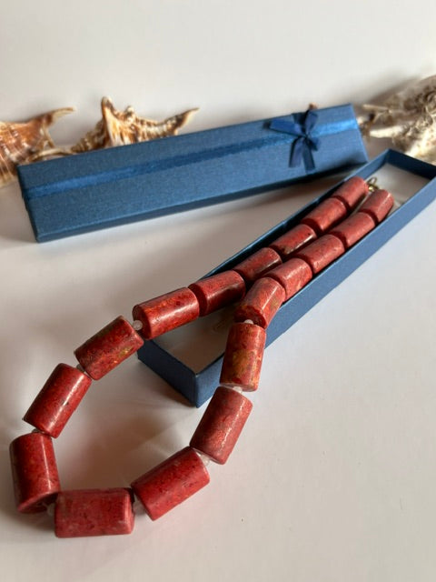 Schwere Schaumkorallen-Statement-Kette mit 49 cm Länge