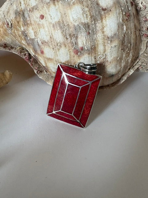 Vintage-Korallenanhänger aus Silber