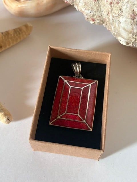 Vintage-Korallenanhänger aus Silber mit roter Schaumkoralle