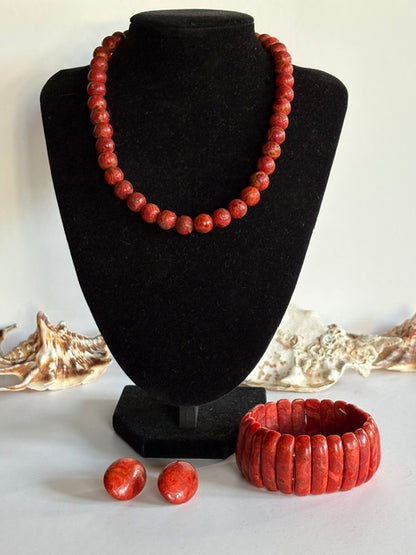 Vintage-Schmuckset S209 aus roter Schaumkoralle mit Kugelkette, breitem Armband und ovalen Ohrsteckern
