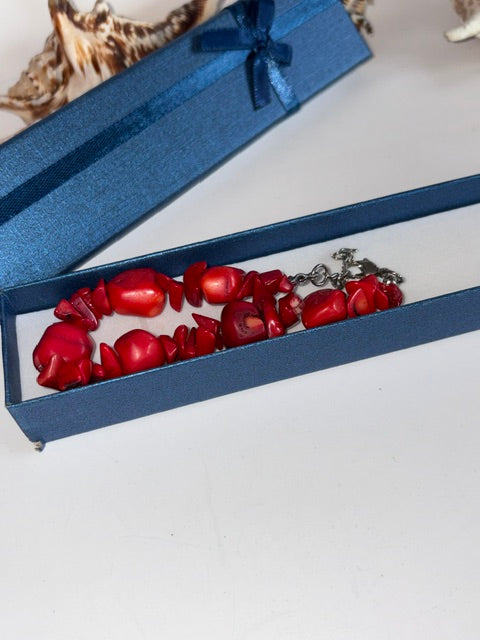Vintage Korallenarmband mit Verlängerungskette in blauer Schmuckschachtel