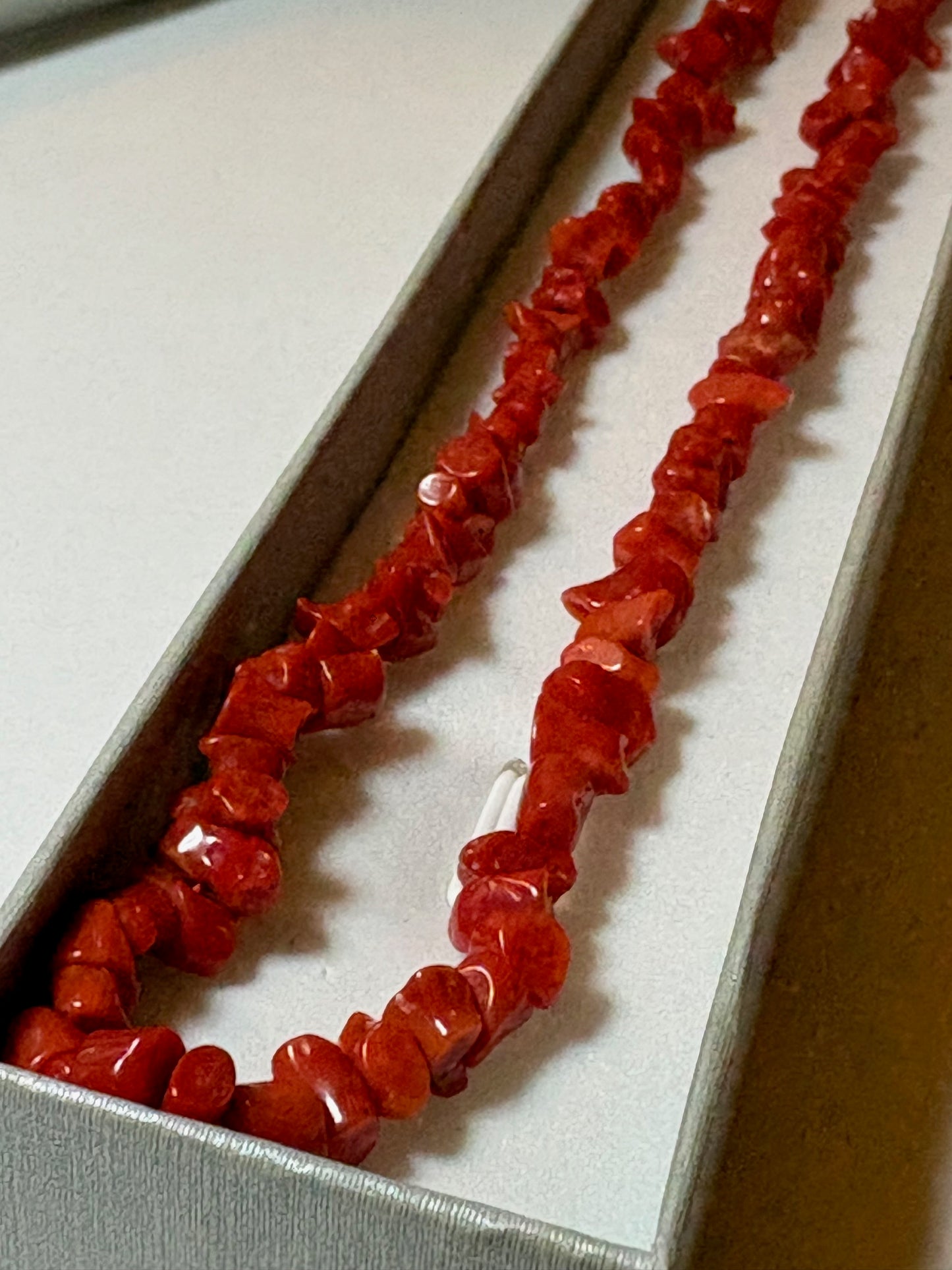 Schlichte Vintage Korallenkette 37,5 cm – Natürliches Halscollier in warmem Rot