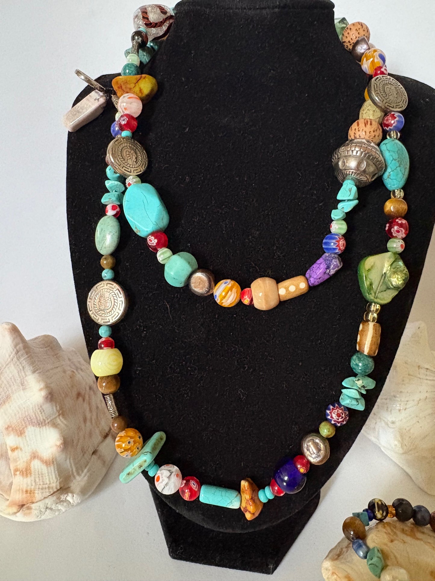 Vintage Schmuckset aus Kette & Armband – echte Steine, bunte Glasperlen & Metallanhänger, ca. 55 cm