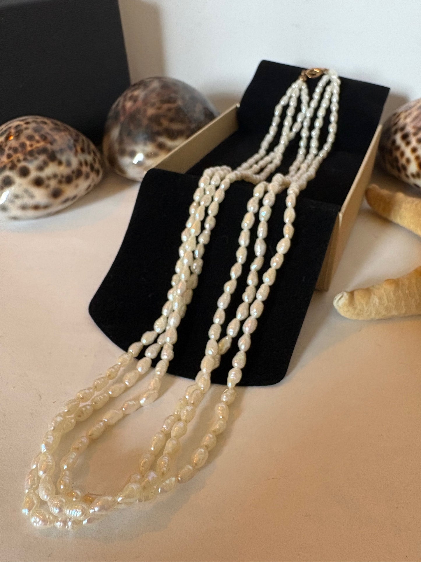 Vintage Perlenkette mehrreihig – ca. 49,5 cm – klassische Kette mit vergoldet wirkendem Verschluss