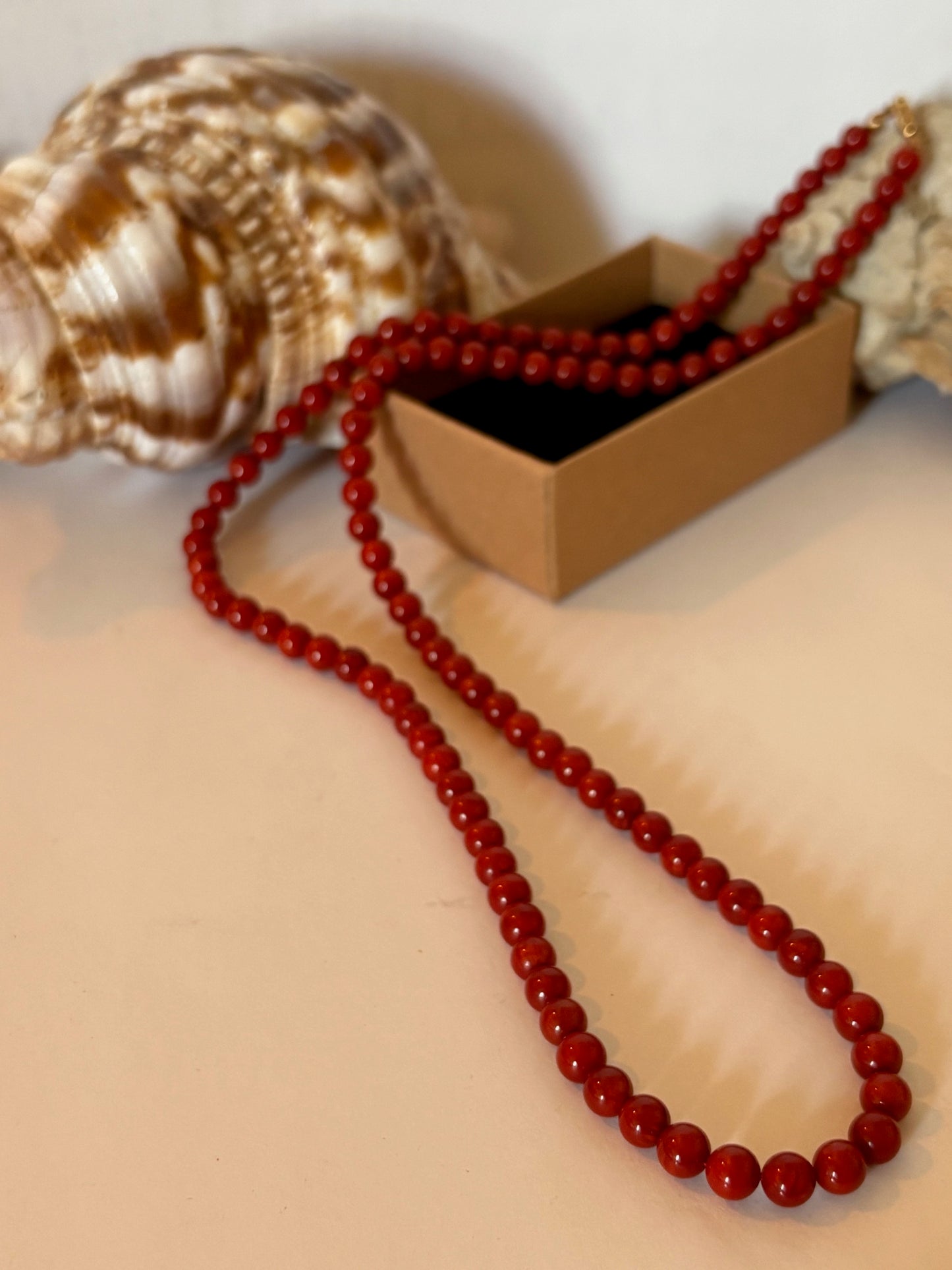 Lange Vintage Korallenkette 60 cm – Klassische Rot-Orange Kugelperlen – Zeitlose Eleganz