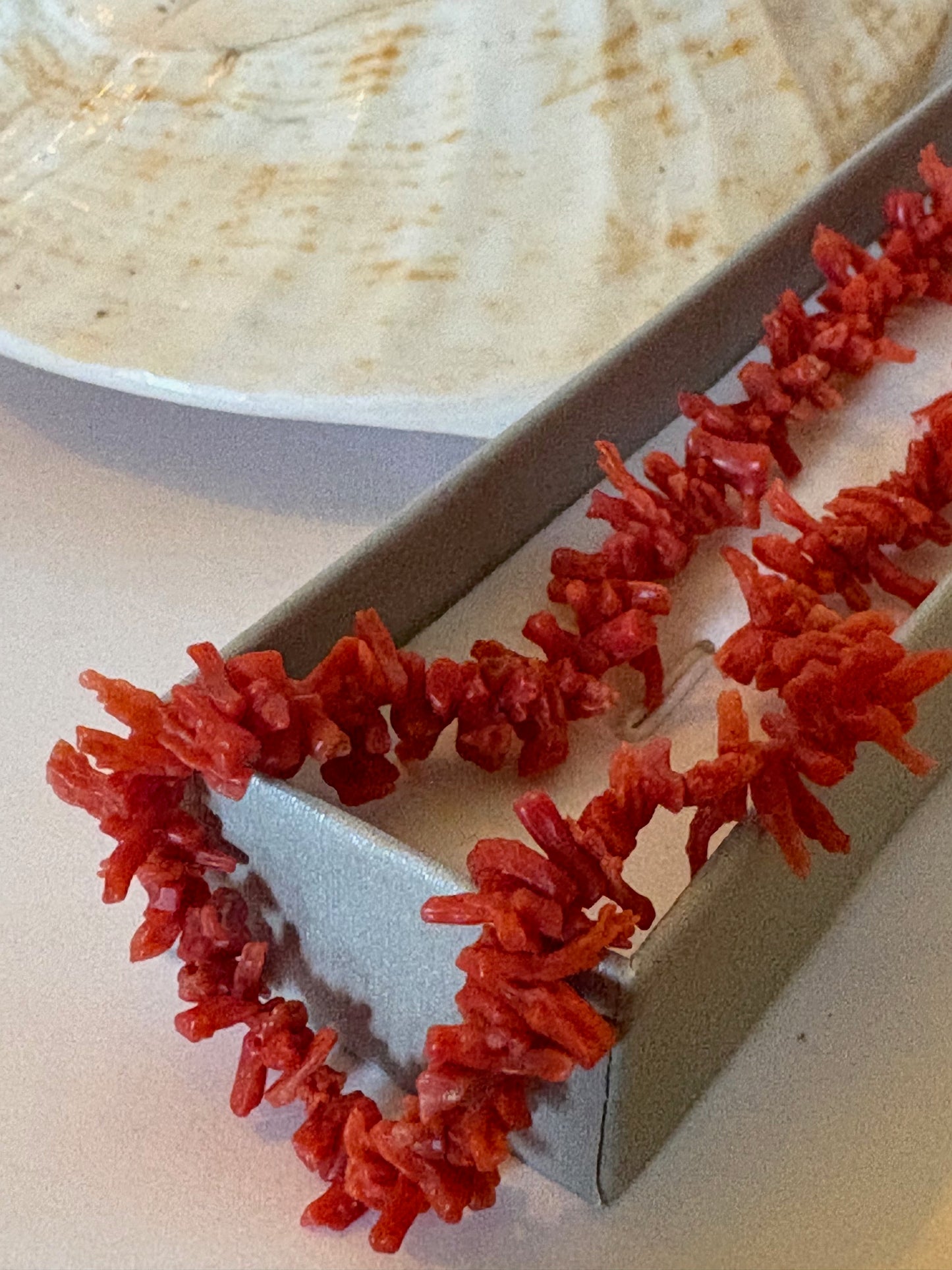 Vintage-Korallenkette – rote Korallenchips, ca. 46,5 cm