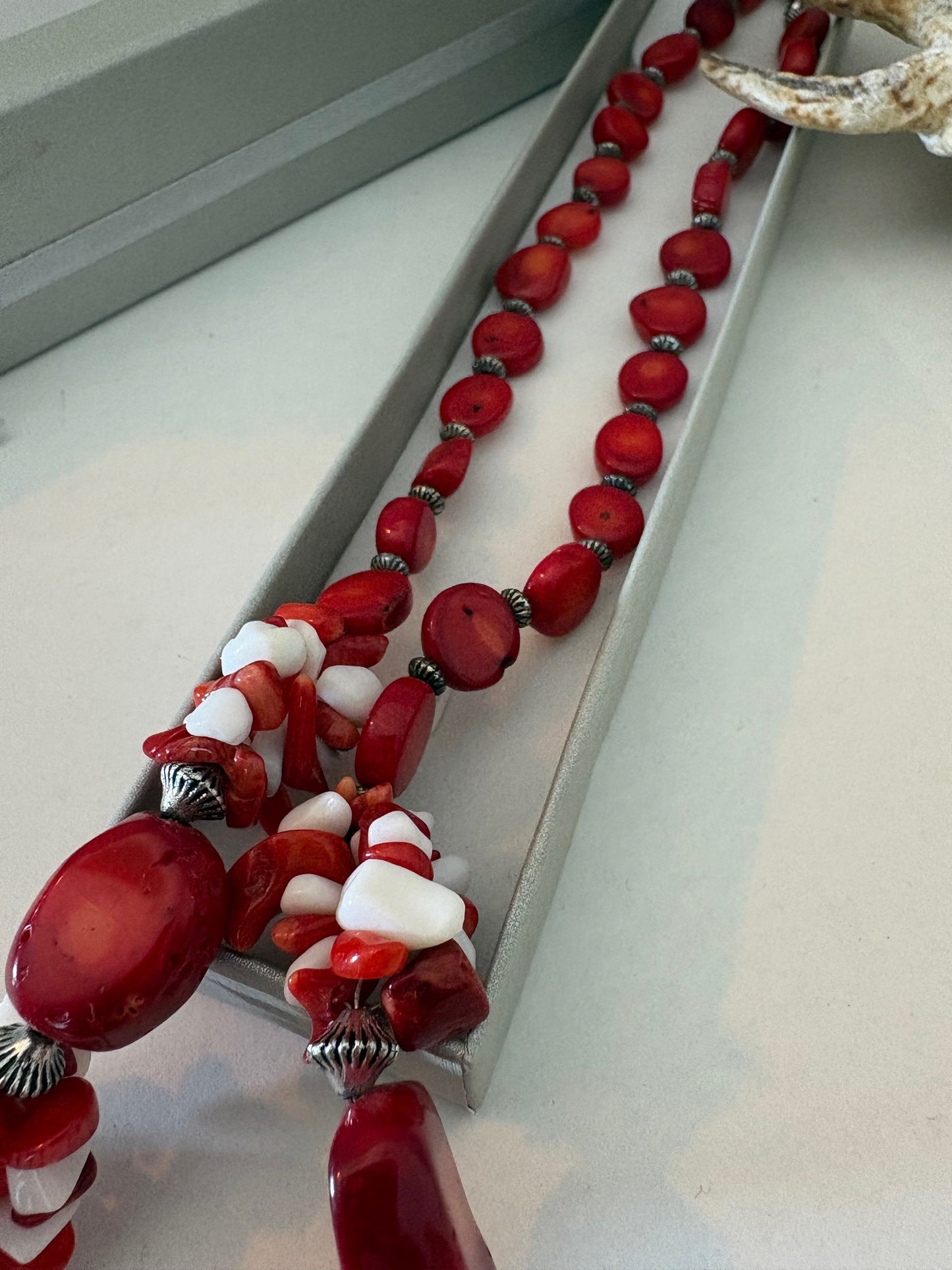 Lange Vintage Korallenkette 70 cm – Organisches Statement Collier in kräftigem Rot