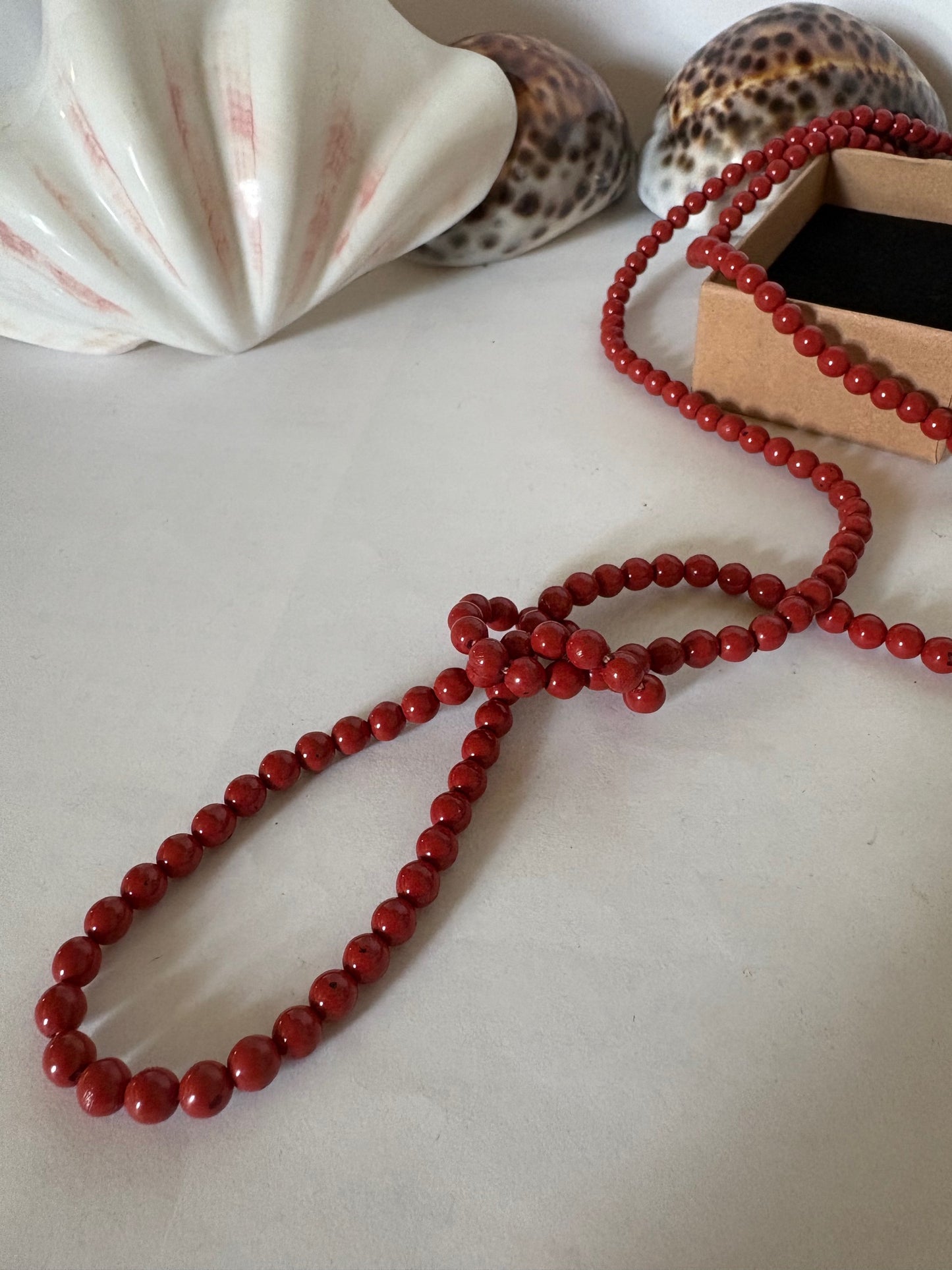 Lange Vintage Korallenkette Rot | 118 cm Maritime Halskette