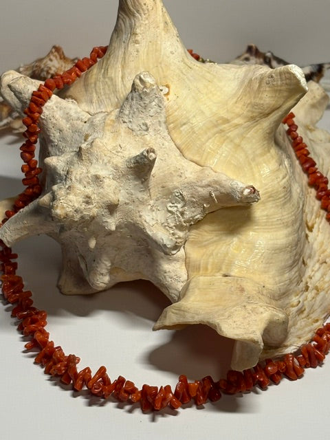 Rote Vintage Korallenkette 57 cm mit natürlichen Korallenelementen