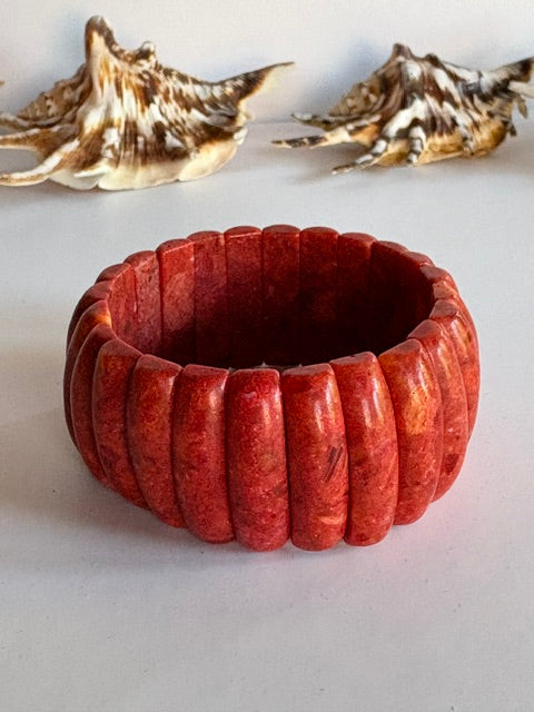 Massives rotes Vintage-Schaumkorallenarmband mit maritimer Muscheldekoration