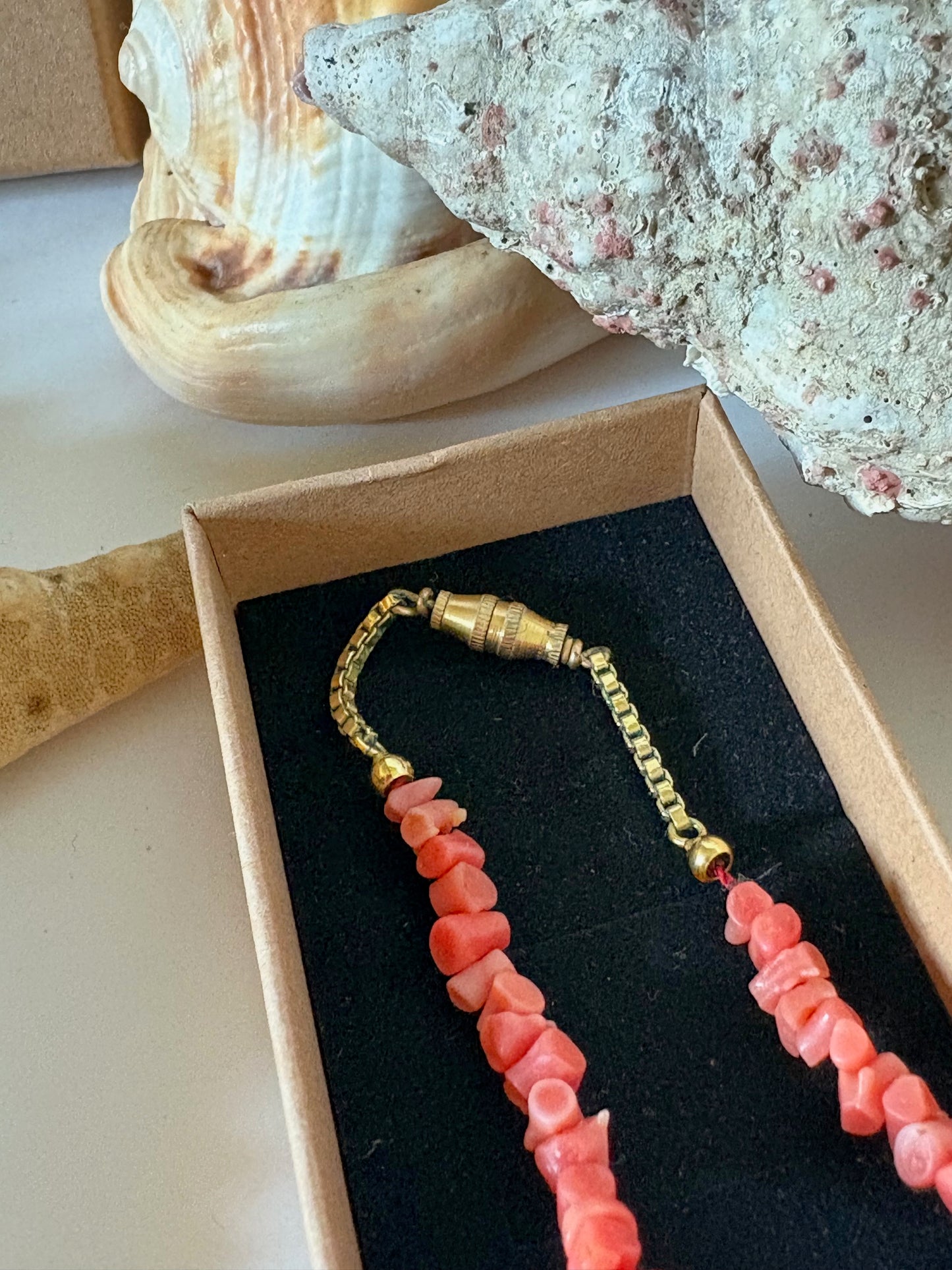 Vintage Korallenkette in kräftigem Rot - klassische Halskette
